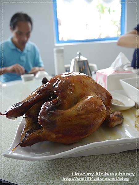 【美食】龍潭 藍舍花園。藍白色系希臘風餐廳 吃的是台式合菜。招牌黃金甕烤雞。後有庭院廣場適合小朋友來玩 - 第24張圖 P2090190.JPG