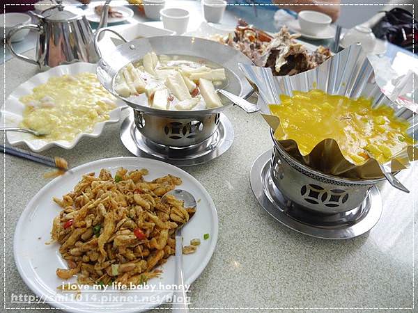 【美食】龍潭 藍舍花園。藍白色系希臘風餐廳 吃的是台式合菜。招牌黃金甕烤雞。後有庭院廣場適合小朋友來玩 - 第38張圖 P2090210.JPG