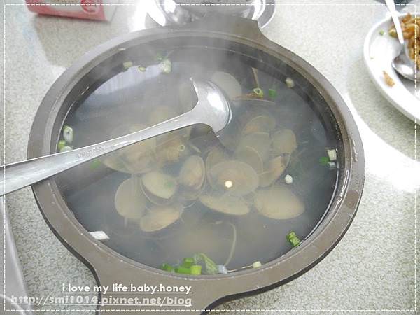 【美食】龍潭 藍舍花園。藍白色系希臘風餐廳 吃的是台式合菜。招牌黃金甕烤雞。後有庭院廣場適合小朋友來玩 - 第37張圖 P2090211.JPG