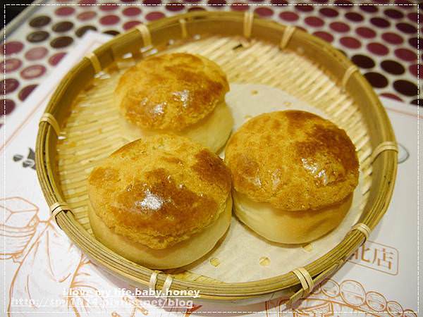 【美食】點點心台灣 Dimdimsum Taiwan。香港人氣平價港式茶點.飲茶。超Q豬仔流沙包。微風信義店 - 第10張圖 P2120860.JPG