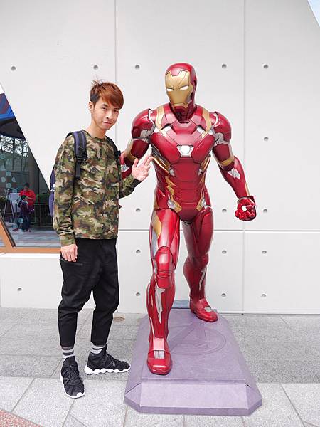 【香港旅遊】迪士尼 鐵甲奇俠飛行之旅。和鋼鐵人相見歡。獨家限定IRON MAN周邊商品。鋼鐵人套餐 每個都要吃到。香港自由行