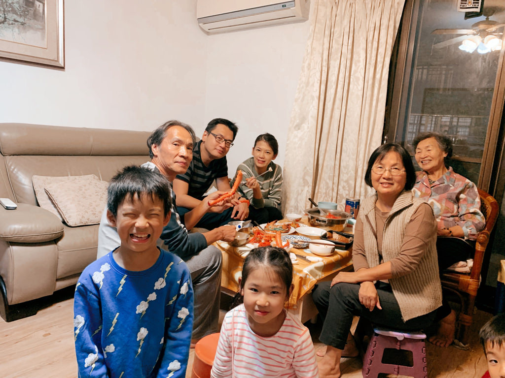 就是愛海鮮-鼠來迎如意澎湃生食組 ▏鮮美海味也能輕鬆出好菜 除夕團圓飯就靠它。任何問題Line@及時解決 給你人情味服務。1/20提前下單免運費再加贈哈根達斯巧克力。年菜推薦