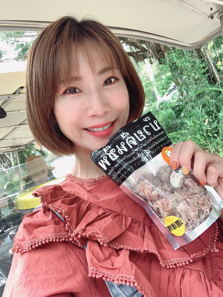 泰國MagMag還魂梅 台灣便利商店也買的到 ▏風靡IG、代購圈 上班族打開抽屜必備超涮嘴零食。酸酸甜甜滋味 吃了一口精神都來了。大、小隨身包 攜帶方便
