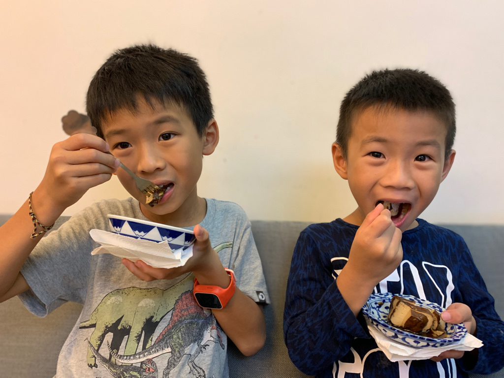有幸福Cafe 宅配美食 ▏秘滷與老薑熬製的噴汁手工豆干推薦 鹹香涮嘴 宵夜、下酒良伴。太妃糖香濃不黏牙 下午茶必備。