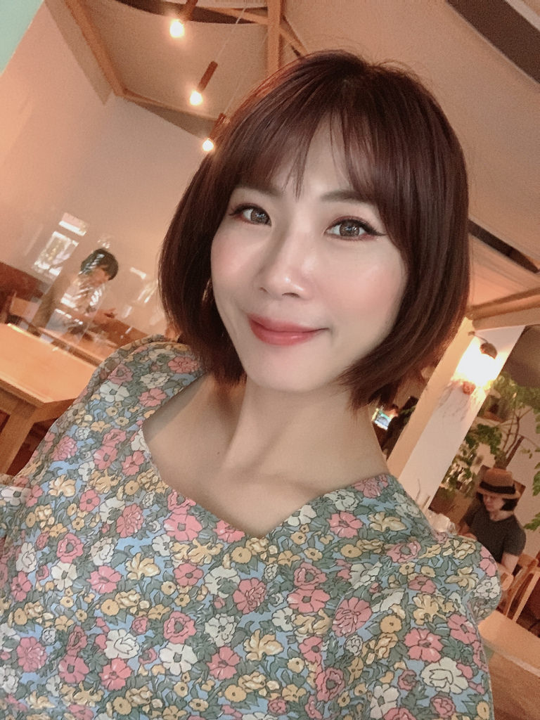 Jealousness婕洛妮絲 閃閃發光素顏霜 ▏極光新科技給你自帶美肌的偽素顏 讓你閃閃發光一整天。一袋女王強力推薦。