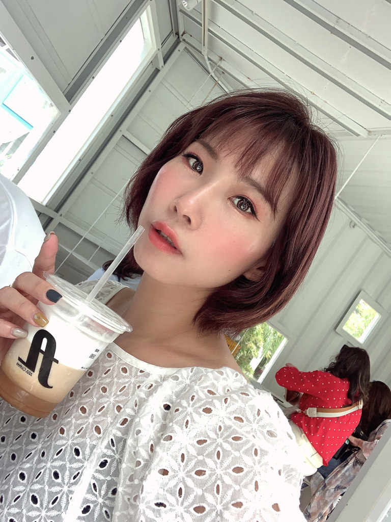 Jealousness婕洛妮絲 閃閃發光素顏霜 ▏極光新科技給你自帶美肌的偽素顏 讓你閃閃發光一整天。一袋女王強力推薦。