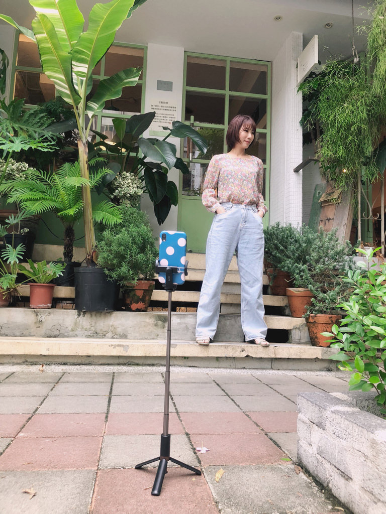 亞果元素 SELFIE 自拍棒 |自拍桿結合三腳架 體積輕巧、藍芽連線超快。360度旋轉 直拍、橫拍隨你旋轉。一年售後保固。自拍棒推薦