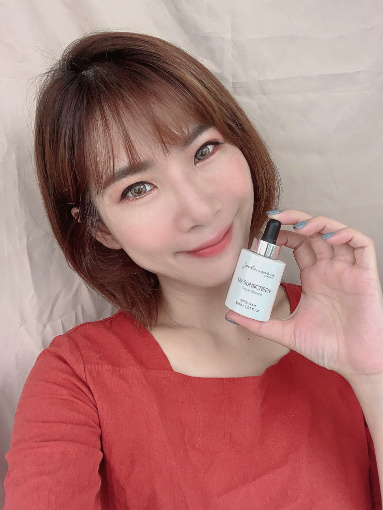 婕洛妮絲 全能修護防曬精華SPF50★★★ ▏ 精華+乳液+高係數防曬三效合一 給你輕薄透的長效防護。輕透白吸油定妝蜜粉餅SPF12★★★★ 控油提亮 輕鬆擁有韓國小姐姐妝感。