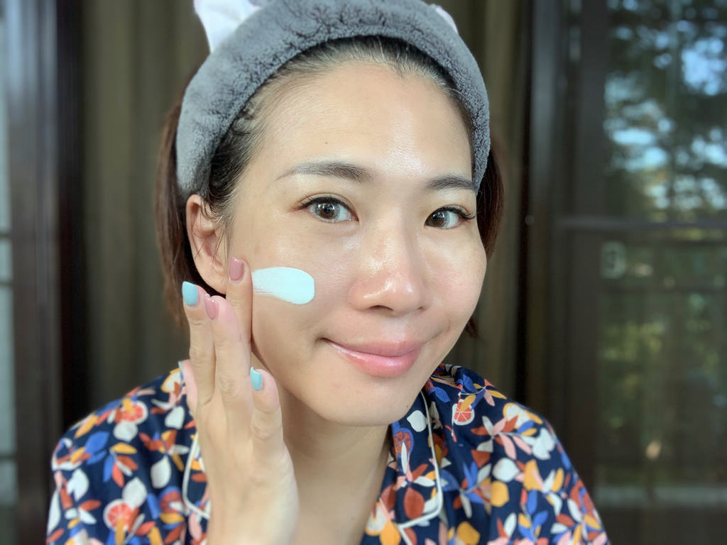 婕洛妮絲 閃閃發光防曬素顏霜SPF33 ▏千呼萬喚始出來~金鑽新升級版 素顏美肌+防曬 一罐通通搞定。新極光科技 打造360度晶透光澤。
