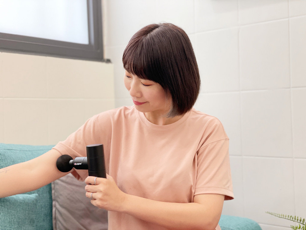 【LIDAK】LK-A2精油按摩槍 ▏身體卡卡嗎?就讓LK-A2精油按摩槍變成你的專屬按摩師。獨特金屬頭搭配精油按摩 給你SPA規格。筋膜槍推薦 / 文末享專屬折扣