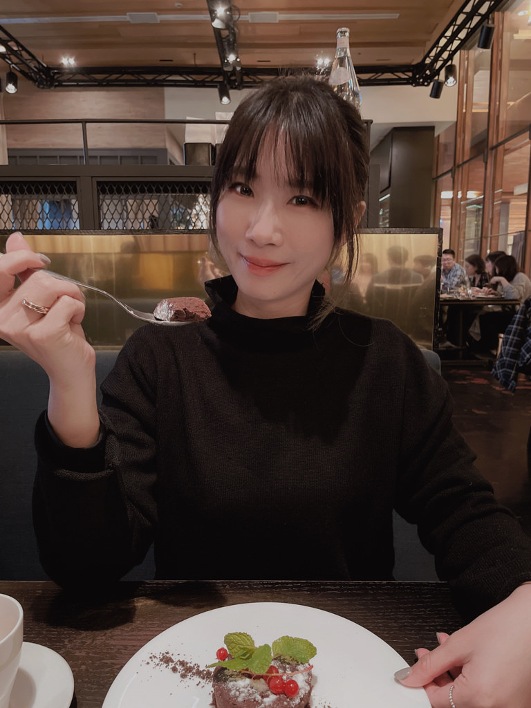 Just Grill｜晶華酒店首間館外牛排 沙拉自助吧隨你吃到飽。101景觀座位要一個月前訂啊~。捷運市政府站
