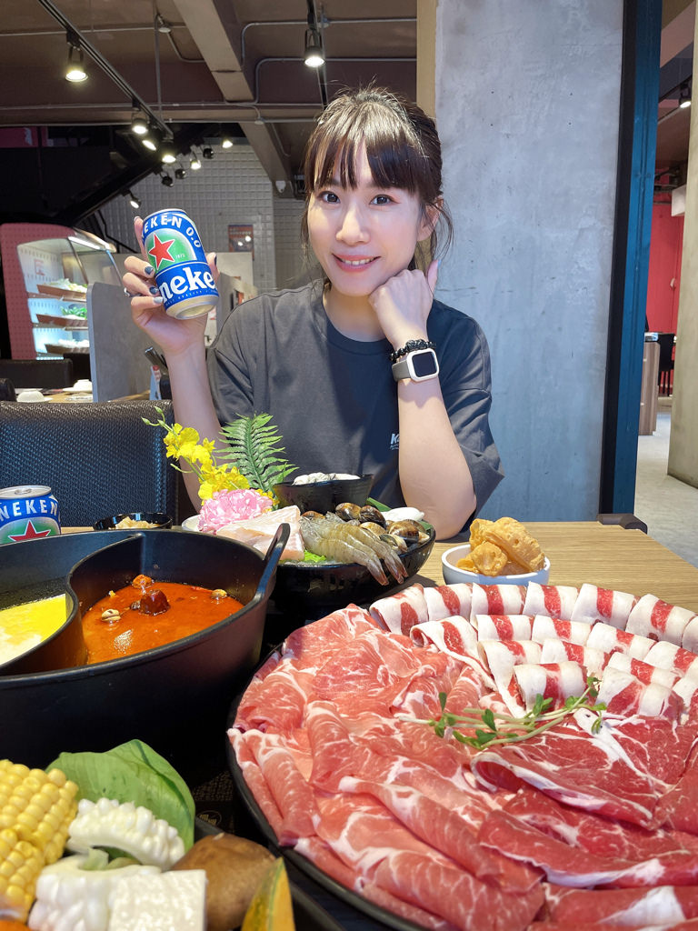 肉多多火鍋-桃園春日店|樂多多集團旗下爆紅名店 營業到凌晨半夜肚子餓也不怕。新推出龍王麻辣湯 台式麻辣新滋味。桃園美食