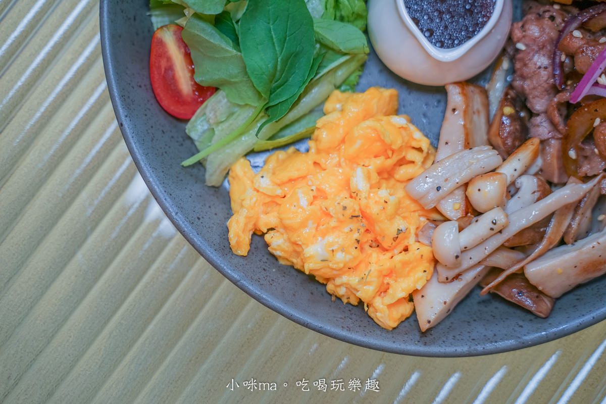 【南京三民咖啡廳】CHIT CHAT Cafe 寶清店｜轉角讓你一秒到京都，這裡還喝得到丸久小山園的茶品 。台北美食 。台北美食