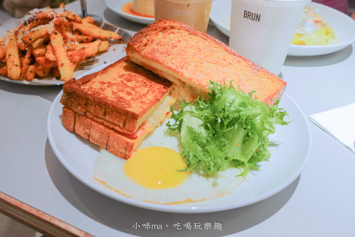 Brun不然 信義店|Brun不然的新店讓你彷彿走在日本街頭,純白用餐空間配上戶外花園,這麼chill的環境竟然在信義區。台北美食 - 第19張圖 Brun不然 信義店|Brun不然的新店讓你彷彿走在日本街頭,純白用餐空間配上戶外花園,這麼chill的環境竟然在信義區。台北美食