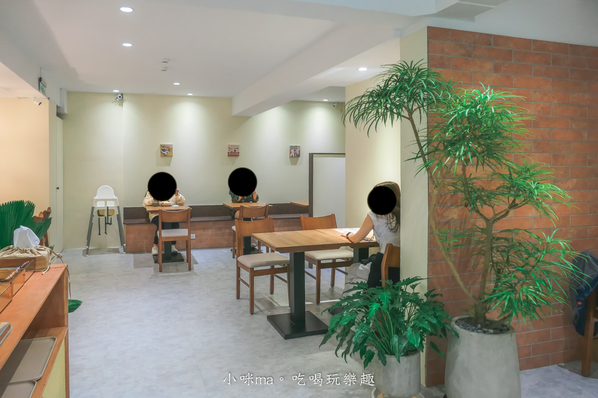 這家 韓式漢堡排食堂|漢堡排也能mix義大利麵變得好韓啊,紅白醬辣炒年糕才是最好吃的,門口溫暖色調超好拍。捷運國父紀念館站 - 第5張圖 這家 韓式漢堡排食堂|漢堡排也能mix義大利麵變得好韓啊,紅白醬辣炒年糕才是最好吃的,門口溫暖色調超好拍。捷運國父紀念館站