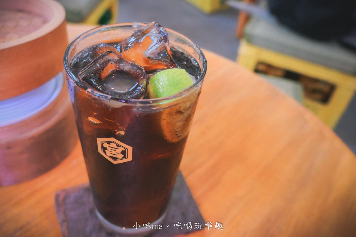 萬華世界下午酒場|透早就能微醺一下好地方,台日混搭的老物酒場,搭配市場美食,想chill就來這裡。捷運龍山寺站 - 第19張圖 萬華世界下午酒場|透早就能微醺一下好地方,台日混搭的老物酒場,搭配市場美食,想chill就來這裡。捷運龍山寺站