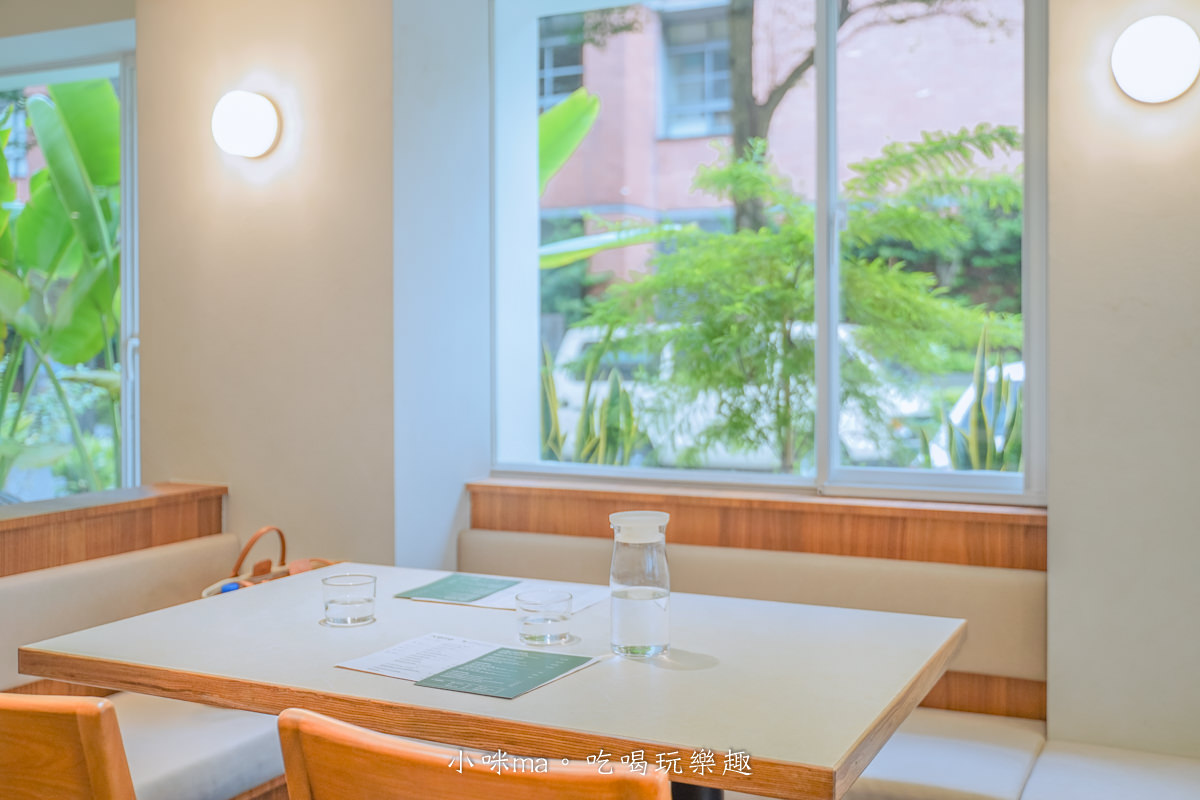 ivette Da An 大安店|玻璃屋咖啡廳又一發,來自台中的ivette分店落腳大安區,台北寵物友善餐廳。捷運忠孝敦化站 - 第6張圖 ivette Da An 大安店|玻璃屋咖啡廳又一發,來自台中的ivette分店落腳大安區,台北寵物友善餐廳。捷運忠孝敦化站