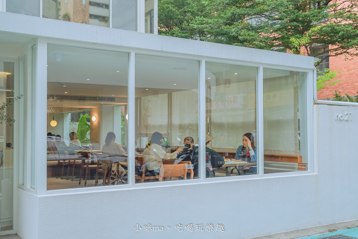 ivette Da An 大安店|玻璃屋咖啡廳又一發,來自台中的ivette分店落腳大安區,台北寵物友善餐廳。捷運忠孝敦化站 - 第3張圖 ivette Da An 大安店|玻璃屋咖啡廳又一發,來自台中的ivette分店落腳大安區,台北寵物友善餐廳。捷運忠孝敦化站