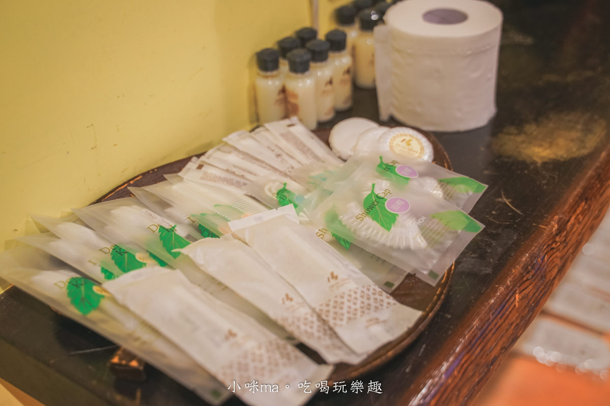 布雷斯特民宿｜埔里小鎮上南法氛圍的鵝黃色獨棟木屋，旁邊就是小公園，還有大草皮可以遛小孩。埔里民宿