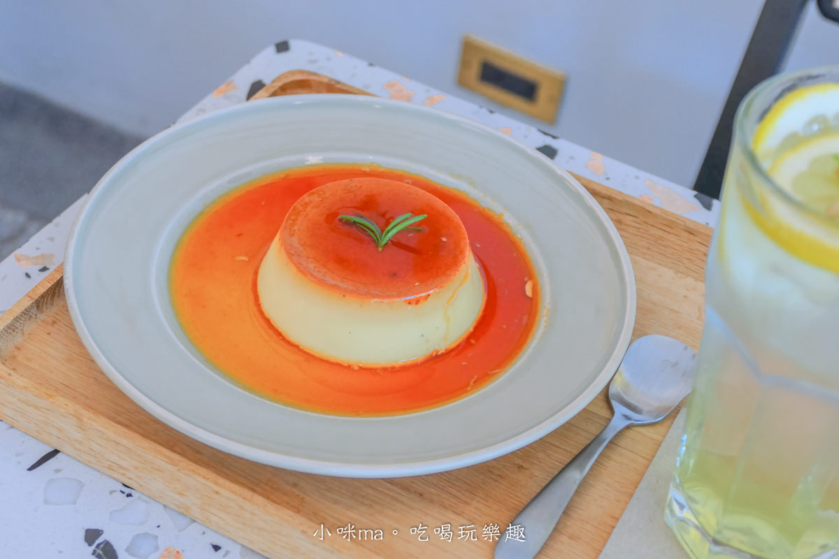 Cabret Cafe｜新城台九線旁純白色藝術咖啡廳，從門口開始就很好拍，停下來喝杯咖啡吧。花蓮美食