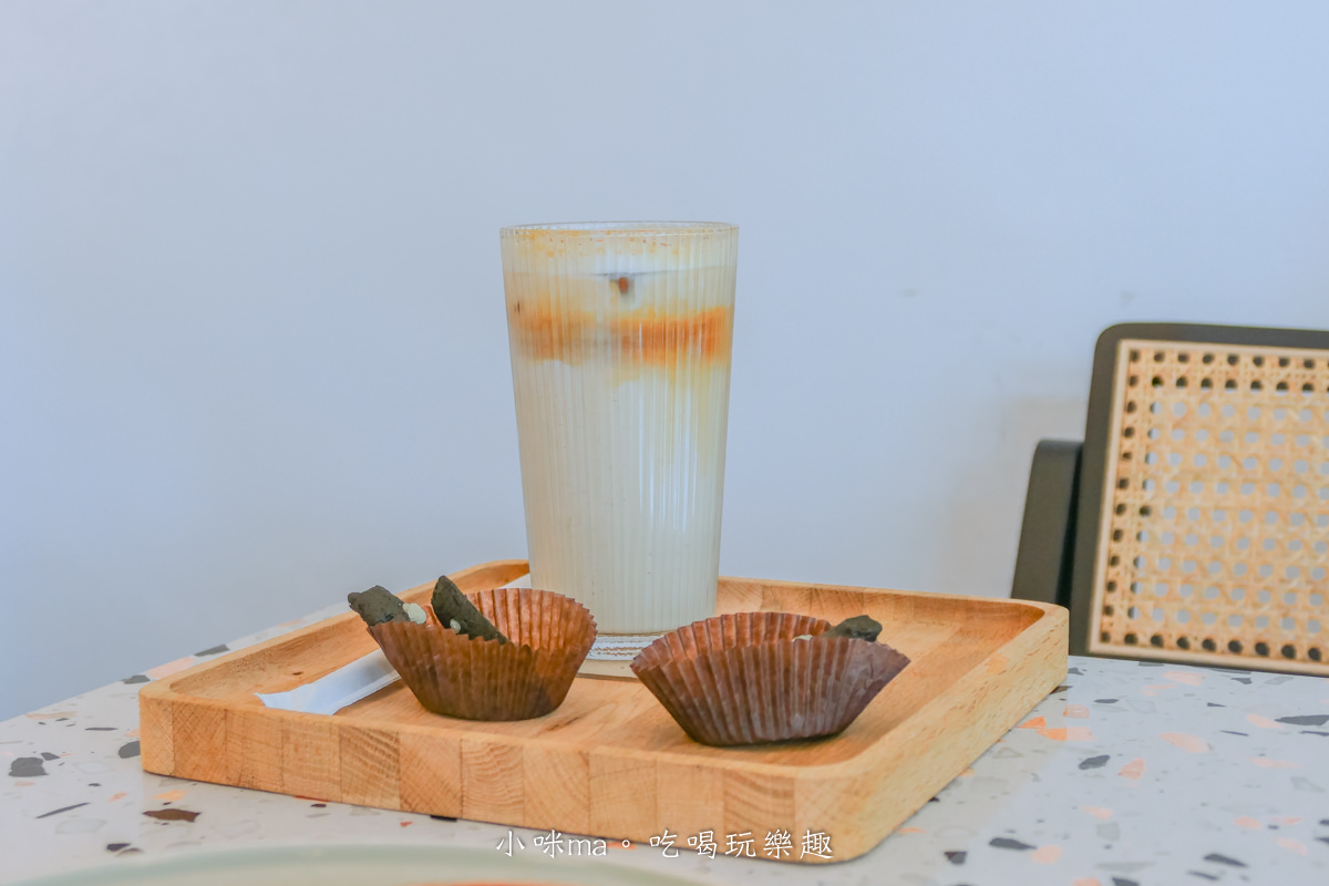 Cabret Cafe｜新城台九線旁純白色藝術咖啡廳，從門口開始就很好拍，停下來喝杯咖啡吧。花蓮美食