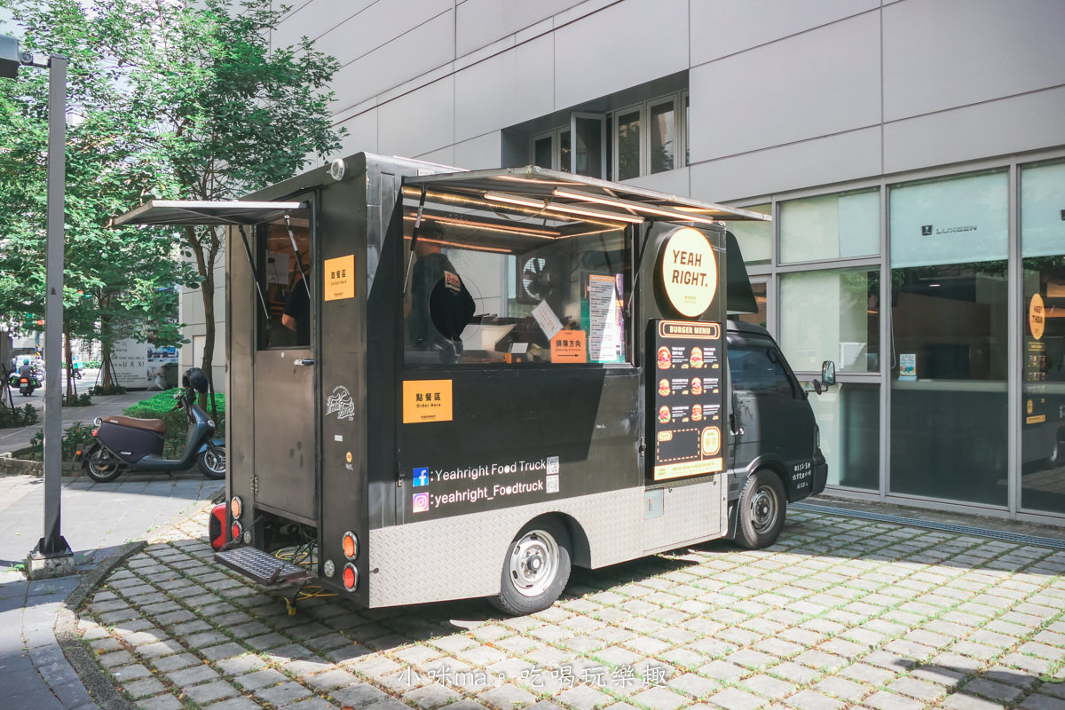 Yeah Right Food Truck|終於get神出鬼沒漢堡快閃餐車,想吃只能鎖定粉絲頁,手打漢堡很juicy耶 - 第11張圖 Yeah Right Food Truck|終於get神出鬼沒漢堡快閃餐車,想吃只能鎖定粉絲頁,手打漢堡很juicy耶