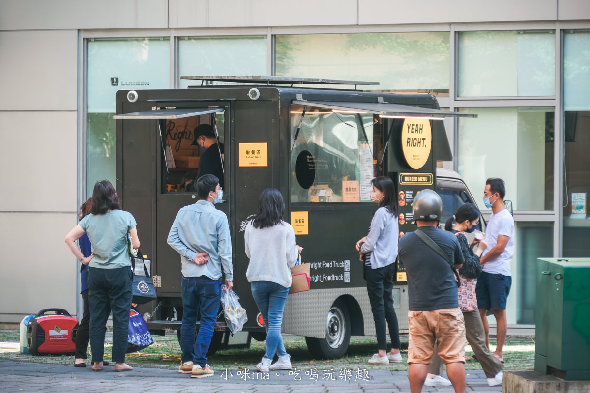 Yeah Right Food Truck|終於get神出鬼沒漢堡快閃餐車,想吃只能鎖定粉絲頁,手打漢堡很juicy耶 - 第2張圖 Yeah Right Food Truck|終於get神出鬼沒漢堡快閃餐車,想吃只能鎖定粉絲頁,手打漢堡很juicy耶
