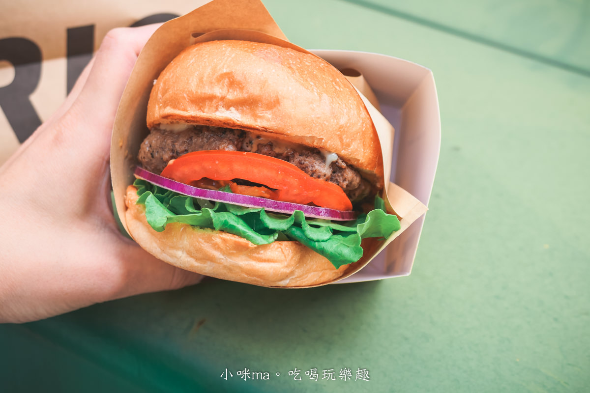 Yeah Right Food Truck|終於get神出鬼沒漢堡快閃餐車,想吃只能鎖定粉絲頁,手打漢堡很juicy耶 - 第9張圖 Yeah Right Food Truck|終於get神出鬼沒漢堡快閃餐車,想吃只能鎖定粉絲頁,手打漢堡很juicy耶