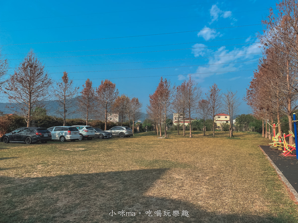 布雷斯特民宿｜埔里小鎮上南法氛圍的鵝黃色獨棟木屋，旁邊就是小公園，還有大草皮可以遛小孩。埔里民宿