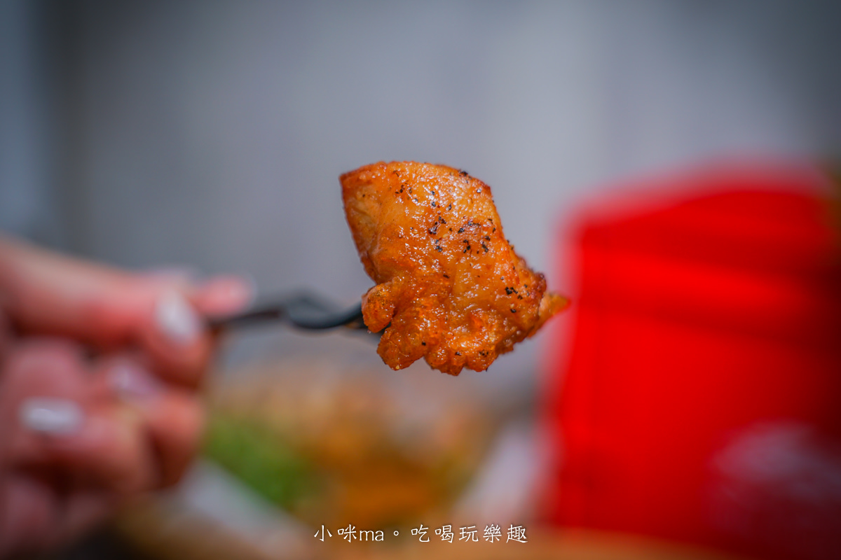 暖男炸雞-永吉店｜銅板價錢就能嘗到美味多汁的炸雞，特製魔法椒鹽粉讓你一吃就上癮，焦糖、蒜香我通通都要，捷運市政府站