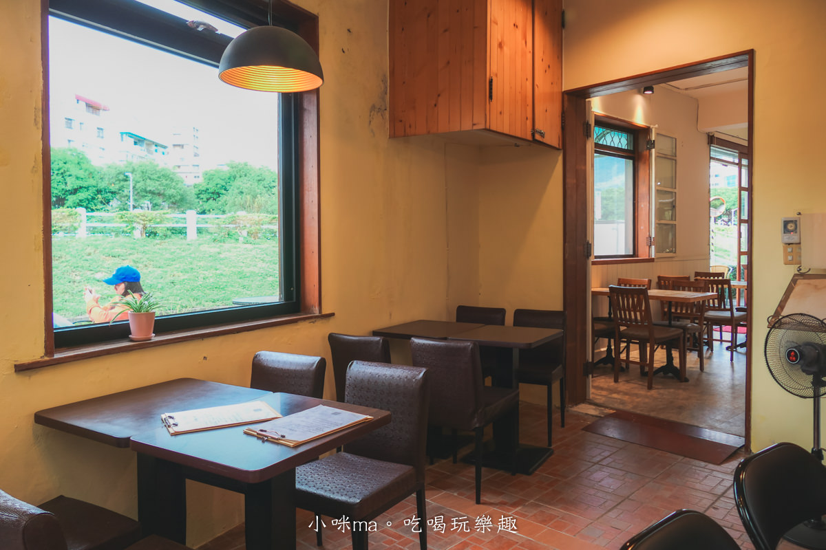 天母河邊6號咖啡館|天母河堤旁鄉村風咖啡廳,光是門口就能拍爆處理,坐擁河景第一排整個非常chill啊。捷運明德站 - 第7張圖 天母河邊6號咖啡館|天母河堤旁鄉村風咖啡廳,光是門口就能拍爆處理,坐擁河景第一排整個非常chill啊。捷運明德站