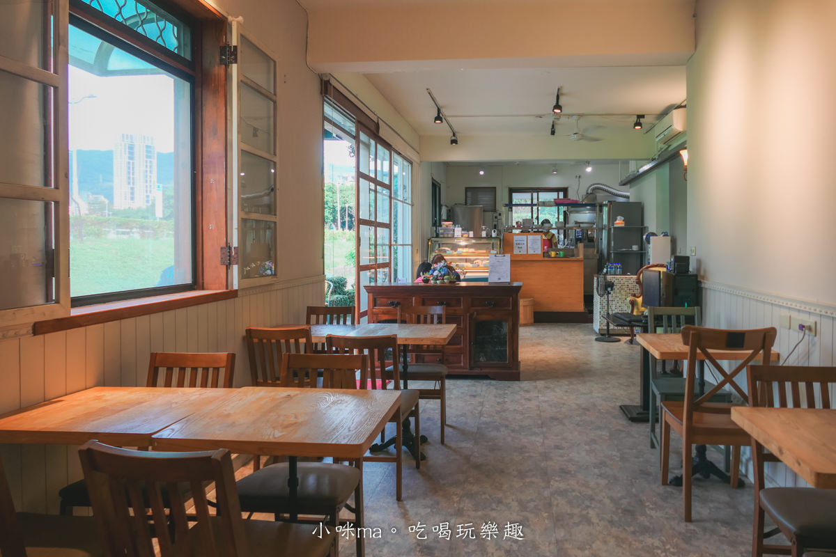 天母河邊6號咖啡館|天母河堤旁鄉村風咖啡廳,光是門口就能拍爆處理,坐擁河景第一排整個非常chill啊。捷運明德站 - 第6張圖 天母河邊6號咖啡館|天母河堤旁鄉村風咖啡廳,光是門口就能拍爆處理,坐擁河景第一排整個非常chill啊。捷運明德站