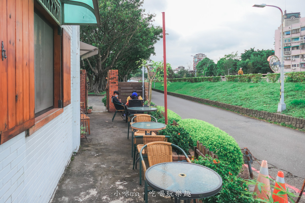 天母河邊6號咖啡館|天母河堤旁鄉村風咖啡廳,光是門口就能拍爆處理,坐擁河景第一排整個非常chill啊。捷運明德站 - 第5張圖 天母河邊6號咖啡館|天母河堤旁鄉村風咖啡廳,光是門口就能拍爆處理,坐擁河景第一排整個非常chill啊。捷運明德站