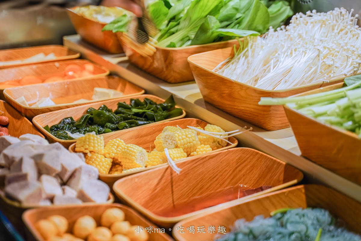 肉多多火鍋 台北西門店|台灣火鍋第一品牌,蔬食者的天堂鍋物 35種蔬菜無限吃,爆擊海鮮盤 專人幫你剝蝦捏,捷運西門站 - 第9張圖 肉多多火鍋 台北西門店|台灣火鍋第一品牌,蔬食者的天堂鍋物 35種蔬菜無限吃,爆擊海鮮盤 專人幫你剝蝦捏,捷運西門站