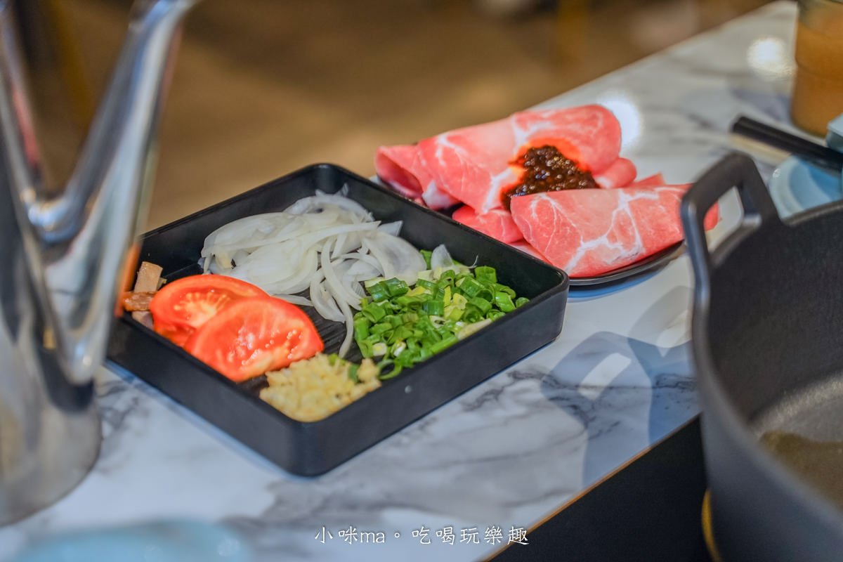 肉多多火鍋 台北西門店|台灣火鍋第一品牌,蔬食者的天堂鍋物 35種蔬菜無限吃,爆擊海鮮盤 專人幫你剝蝦捏,捷運西門站 - 第33張圖 肉多多火鍋 台北西門店|台灣火鍋第一品牌,蔬食者的天堂鍋物 35種蔬菜無限吃,爆擊海鮮盤 專人幫你剝蝦捏,捷運西門站