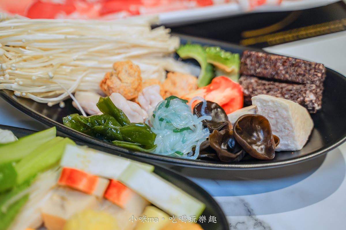 肉多多火鍋 台北西門店|台灣火鍋第一品牌,蔬食者的天堂鍋物 35種蔬菜無限吃,爆擊海鮮盤 專人幫你剝蝦捏,捷運西門站 - 第39張圖 肉多多火鍋 台北西門店|台灣火鍋第一品牌,蔬食者的天堂鍋物 35種蔬菜無限吃,爆擊海鮮盤 專人幫你剝蝦捏,捷運西門站