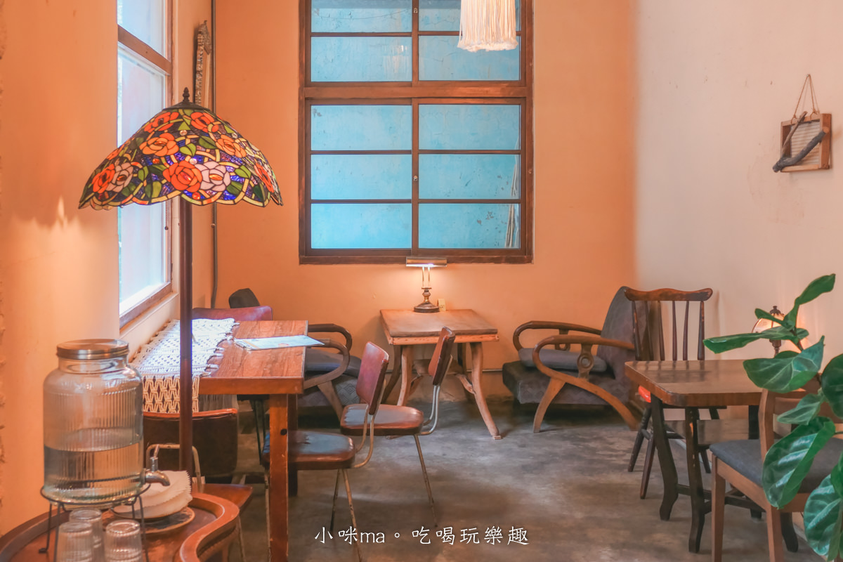 貓嶼 Cat Island|為浪貓而生的網美咖啡廳,獨棟老宅變身摩洛哥風格,來這裡吃美食、拍美照還能撸貓喔,新竹美食 - 第6張圖 貓嶼 Cat Island|為浪貓而生的網美咖啡廳,獨棟老宅變身摩洛哥風格,來這裡吃美食、拍美照還能撸貓喔,新竹美食