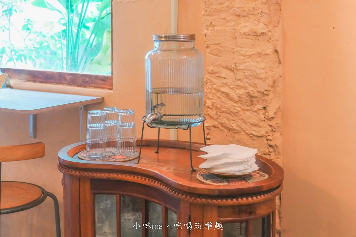 貓嶼 Cat Island|為浪貓而生的網美咖啡廳,獨棟老宅變身摩洛哥風格,來這裡吃美食、拍美照還能撸貓喔,新竹美食 - 第14張圖 貓嶼 Cat Island|為浪貓而生的網美咖啡廳,獨棟老宅變身摩洛哥風格,來這裡吃美食、拍美照還能撸貓喔,新竹美食