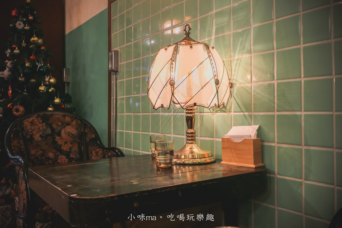 Tella Tella Cafe|一秒走進阿嬤家,日本昭和復古風情充滿整個老屋二樓,赤峰街超Q的老宅咖啡,捷運中山站 - 第8張圖 Tella Tella Cafe|一秒走進阿嬤家,日本昭和復古風情充滿整個老屋二樓,赤峰街超Q的老宅咖啡,捷運中山站