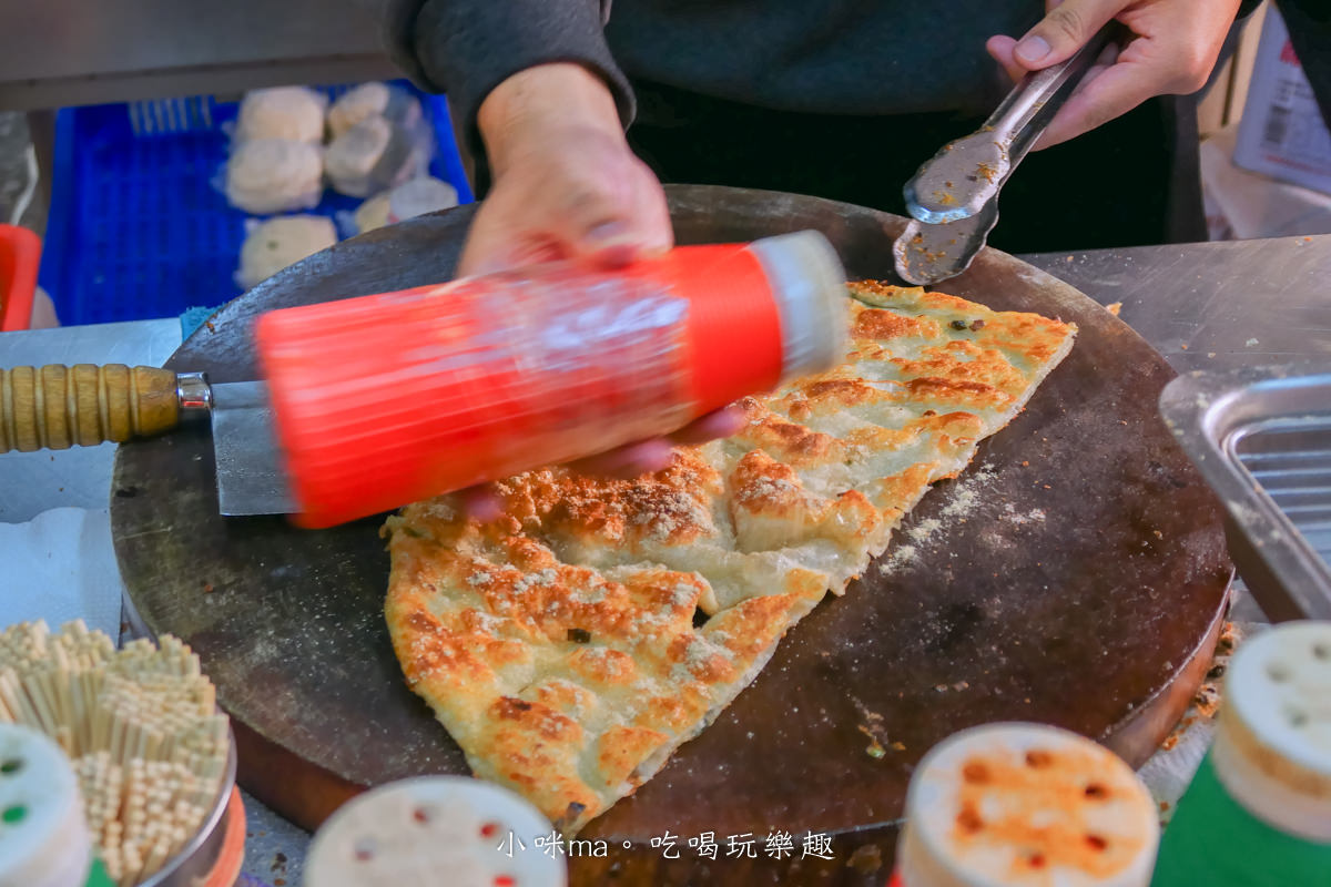 丹丹香蔥油餅 內湖店|煎到恰恰的蔥油餅超涮嘴,11種口味任你選,內湖737巷銅板小吃,內湖美食 - 第9張圖 丹丹香蔥油餅 內湖店|煎到恰恰的蔥油餅超涮嘴,11種口味任你選,內湖737巷銅板小吃,內湖美食