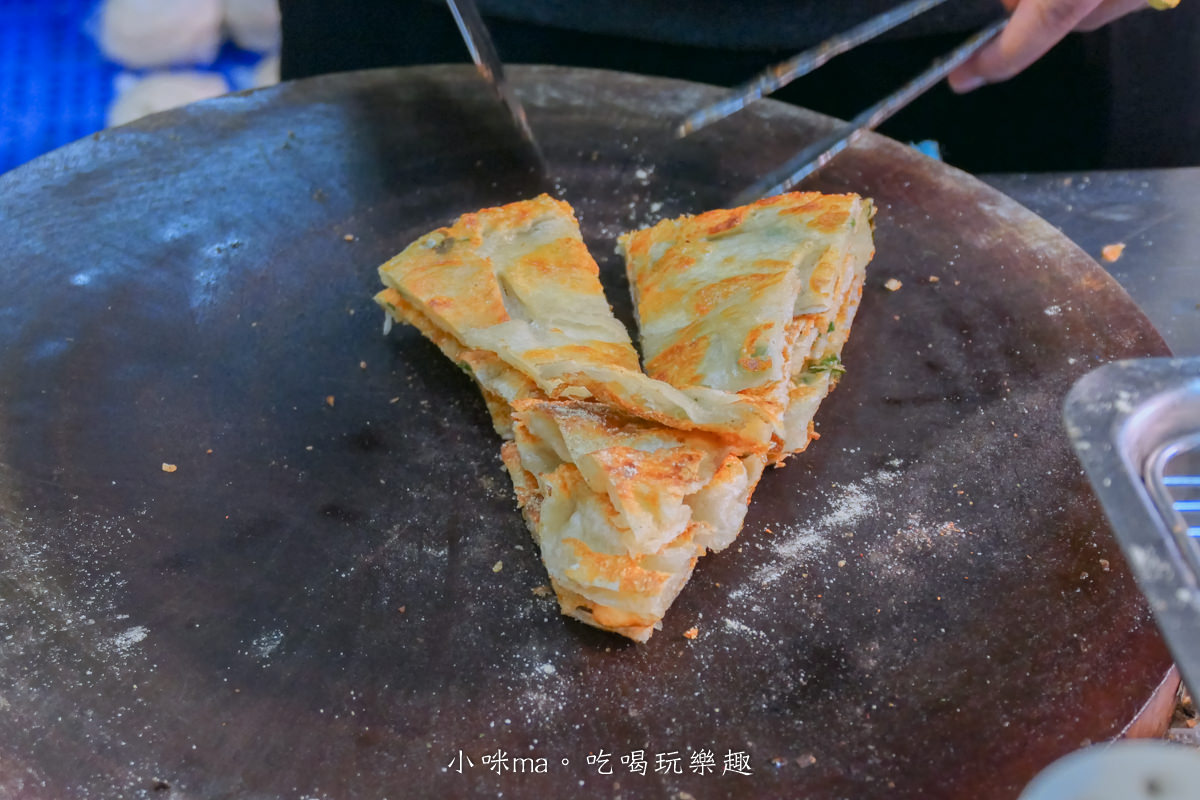 丹丹香蔥油餅 內湖店|煎到恰恰的蔥油餅超涮嘴,11種口味任你選,內湖737巷銅板小吃,內湖美食 - 第10張圖 丹丹香蔥油餅 內湖店|煎到恰恰的蔥油餅超涮嘴,11種口味任你選,內湖737巷銅板小吃,內湖美食
