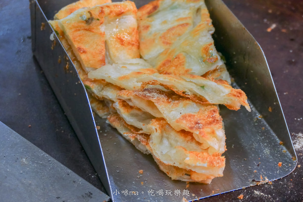 丹丹香蔥油餅 內湖店|煎到恰恰的蔥油餅超涮嘴,11種口味任你選,內湖737巷銅板小吃,內湖美食 - 第11張圖 丹丹香蔥油餅 內湖店|煎到恰恰的蔥油餅超涮嘴,11種口味任你選,內湖737巷銅板小吃,內湖美食