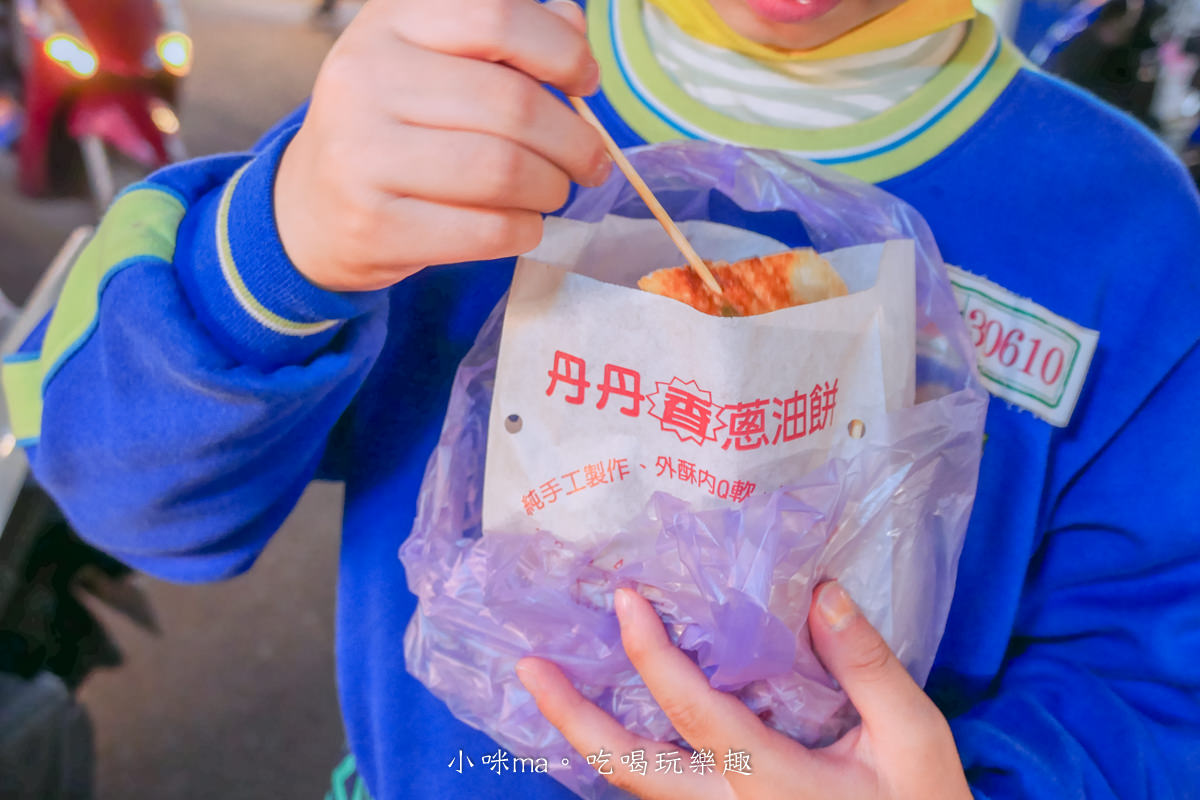 丹丹香蔥油餅 內湖店|煎到恰恰的蔥油餅超涮嘴,11種口味任你選,內湖737巷銅板小吃,內湖美食 - 第12張圖 丹丹香蔥油餅 內湖店|煎到恰恰的蔥油餅超涮嘴,11種口味任你選,內湖737巷銅板小吃,內湖美食