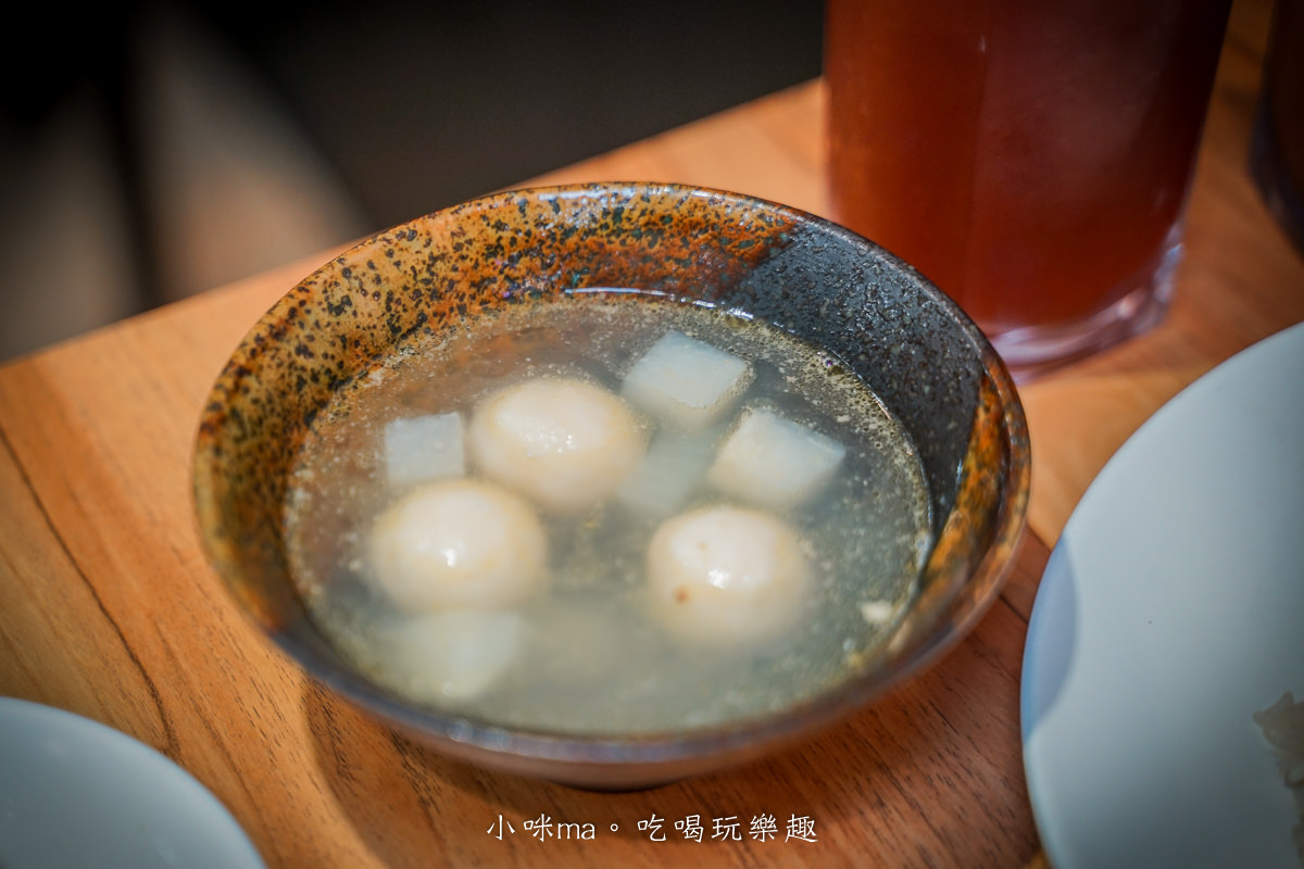 雞上盒雞肉專賣店 ▏肉控們~海南雞直接給你雙倍肉肉，內用還有藥膳雞湯免費隨你喝，捷運國父紀念館站