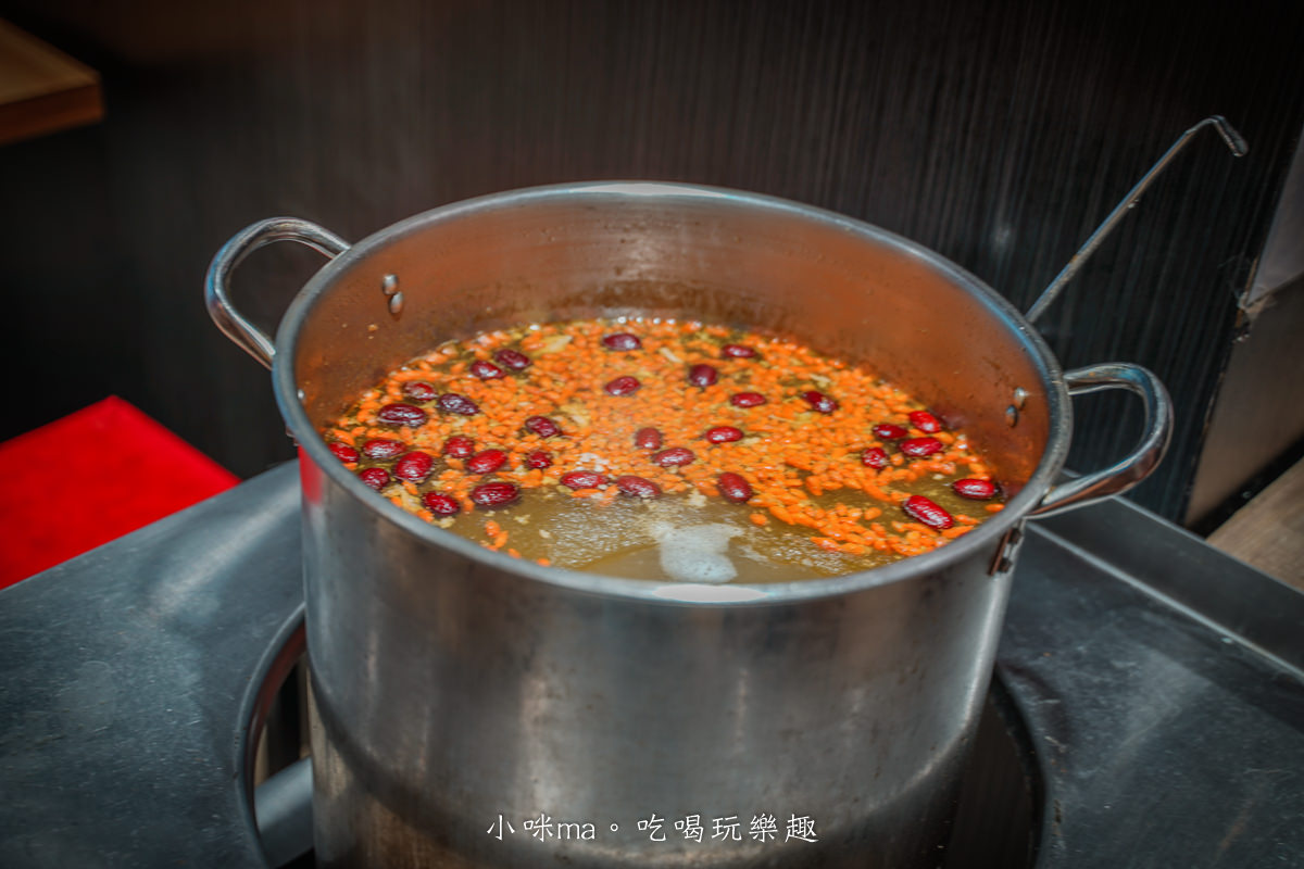 雞上盒雞肉專賣店 ▏肉控們~海南雞直接給你雙倍肉肉，內用還有藥膳雞湯免費隨你喝，捷運國父紀念館站