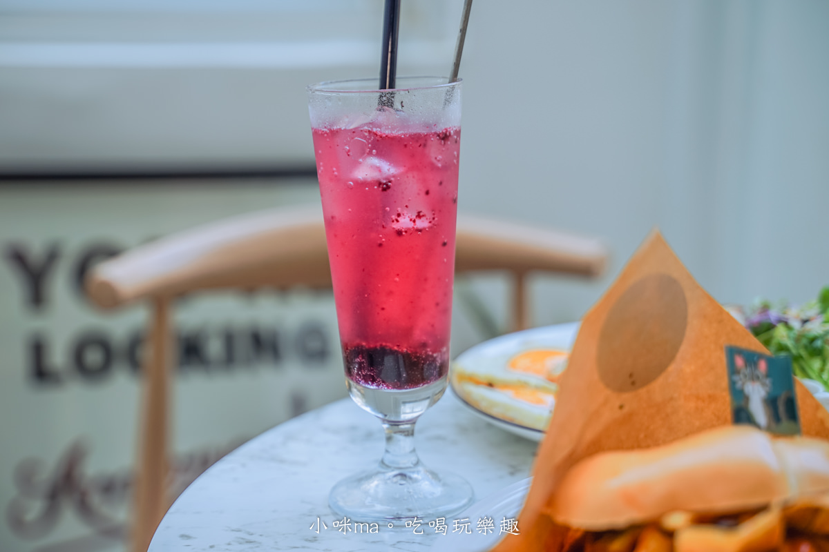 Become Brunch|靜巷內的純白玻璃屋讓人拍翻啦,彈性微蔬食料理 能吃到美味兼具健康,寵物友善餐廳,捷運大安站 - 第20張圖 Become Brunch|靜巷內的純白玻璃屋讓人拍翻啦,彈性微蔬食料理 能吃到美味兼具健康,寵物友善餐廳,捷運大安站