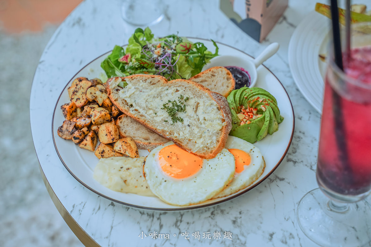 Become Brunch|靜巷內的純白玻璃屋讓人拍翻啦,彈性微蔬食料理 能吃到美味兼具健康,寵物友善餐廳,捷運大安站 - 第13張圖 Become Brunch|靜巷內的純白玻璃屋讓人拍翻啦,彈性微蔬食料理 能吃到美味兼具健康,寵物友善餐廳,捷運大安站