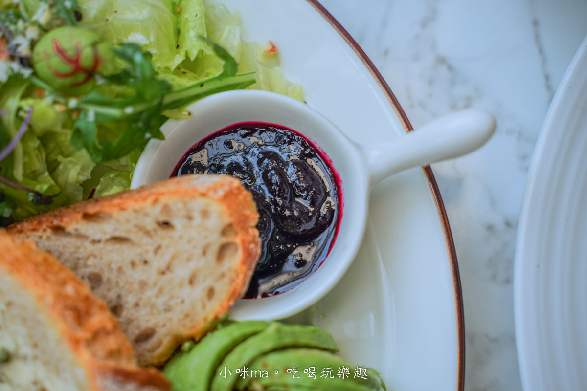Become Brunch|靜巷內的純白玻璃屋讓人拍翻啦,彈性微蔬食料理 能吃到美味兼具健康,寵物友善餐廳,捷運大安站 - 第17張圖 Become Brunch|靜巷內的純白玻璃屋讓人拍翻啦,彈性微蔬食料理 能吃到美味兼具健康,寵物友善餐廳,捷運大安站