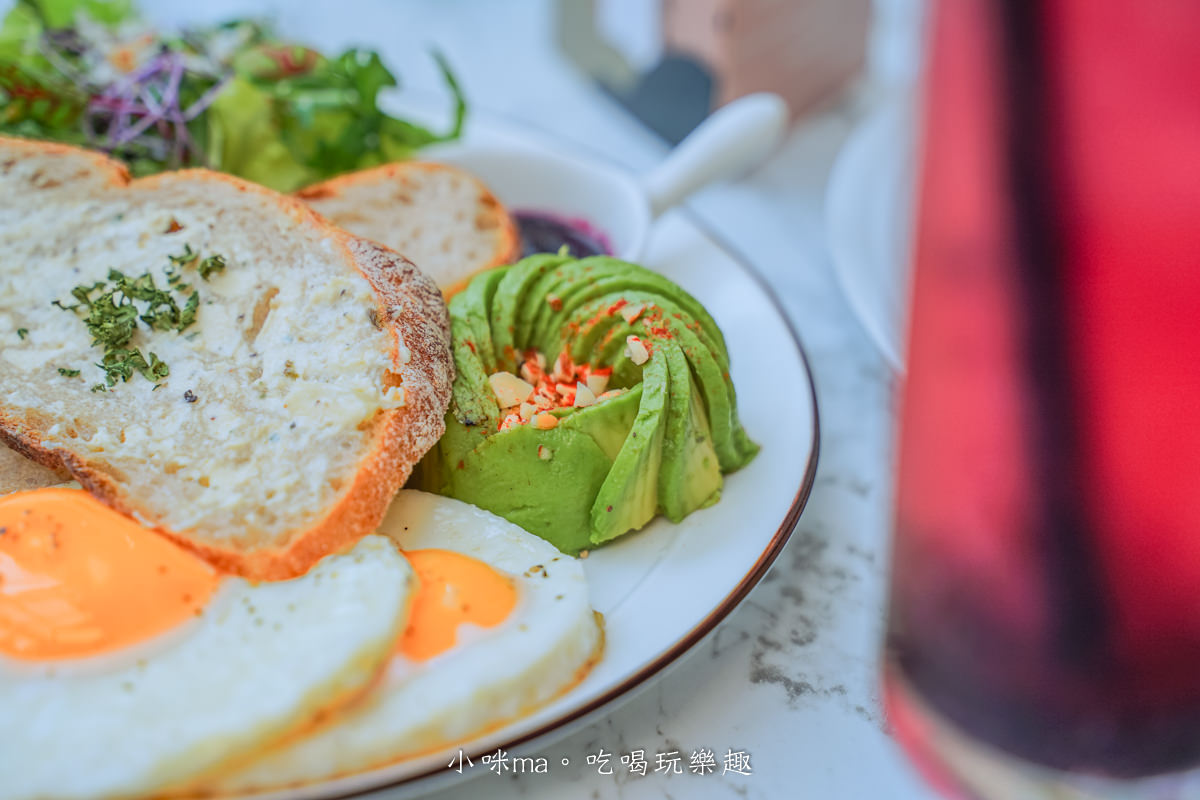 Become Brunch|靜巷內的純白玻璃屋讓人拍翻啦,彈性微蔬食料理 能吃到美味兼具健康,寵物友善餐廳,捷運大安站 - 第14張圖 Become Brunch|靜巷內的純白玻璃屋讓人拍翻啦,彈性微蔬食料理 能吃到美味兼具健康,寵物友善餐廳,捷運大安站
