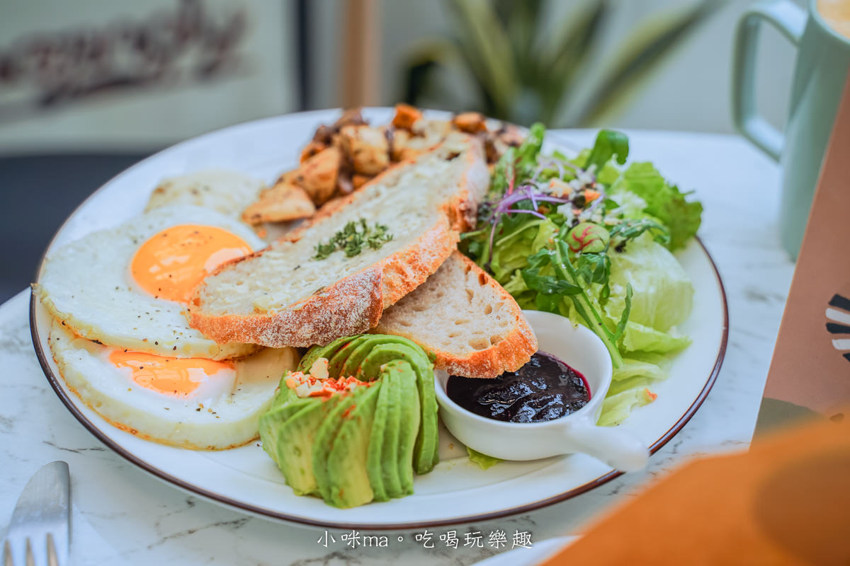 Become Brunch|靜巷內的純白玻璃屋讓人拍翻啦,彈性微蔬食料理 能吃到美味兼具健康,寵物友善餐廳,捷運大安站 - 第19張圖 Become Brunch|靜巷內的純白玻璃屋讓人拍翻啦,彈性微蔬食料理 能吃到美味兼具健康,寵物友善餐廳,捷運大安站
